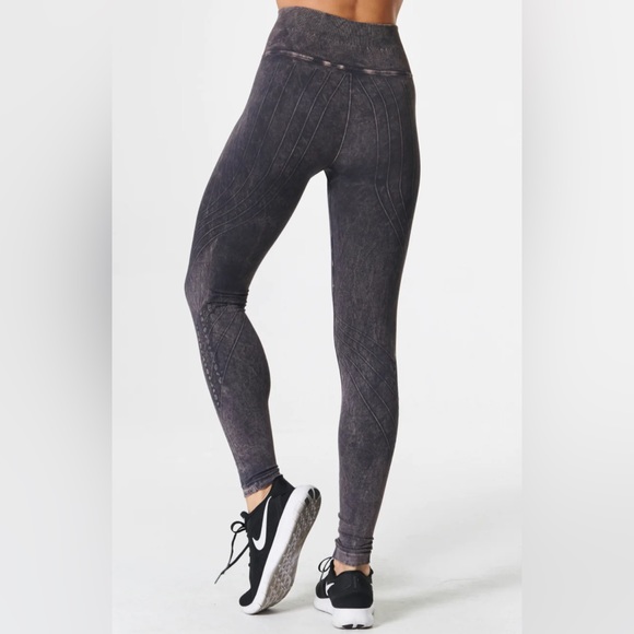 NUX Mineral Wash Workout Set - Picture 3 of 3